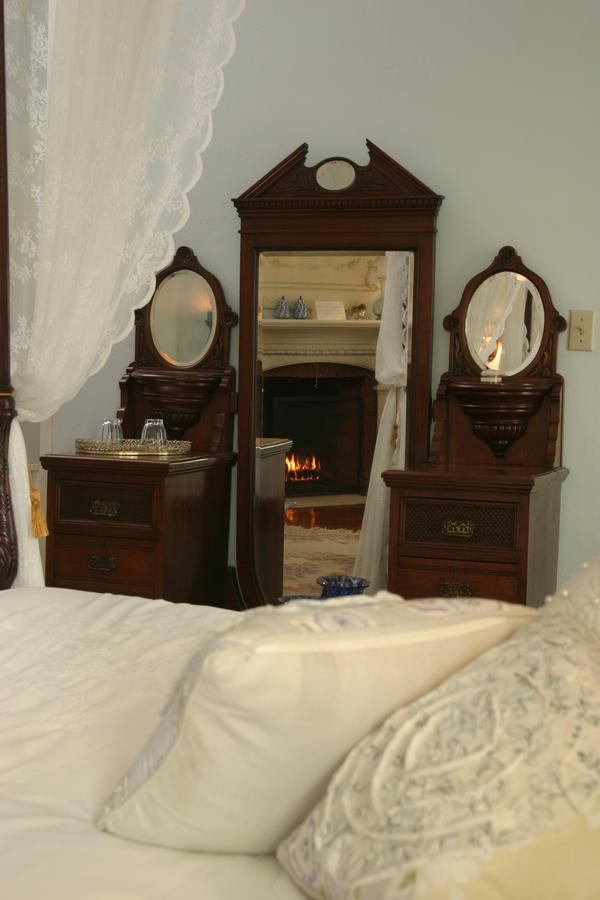 Grand Victorian Bed & Breakfast Ниагарски водопад Екстериор снимка
